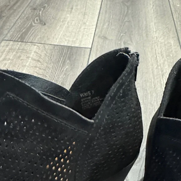 Report Elegant Black Ankle Booties - Picture 2 of 6